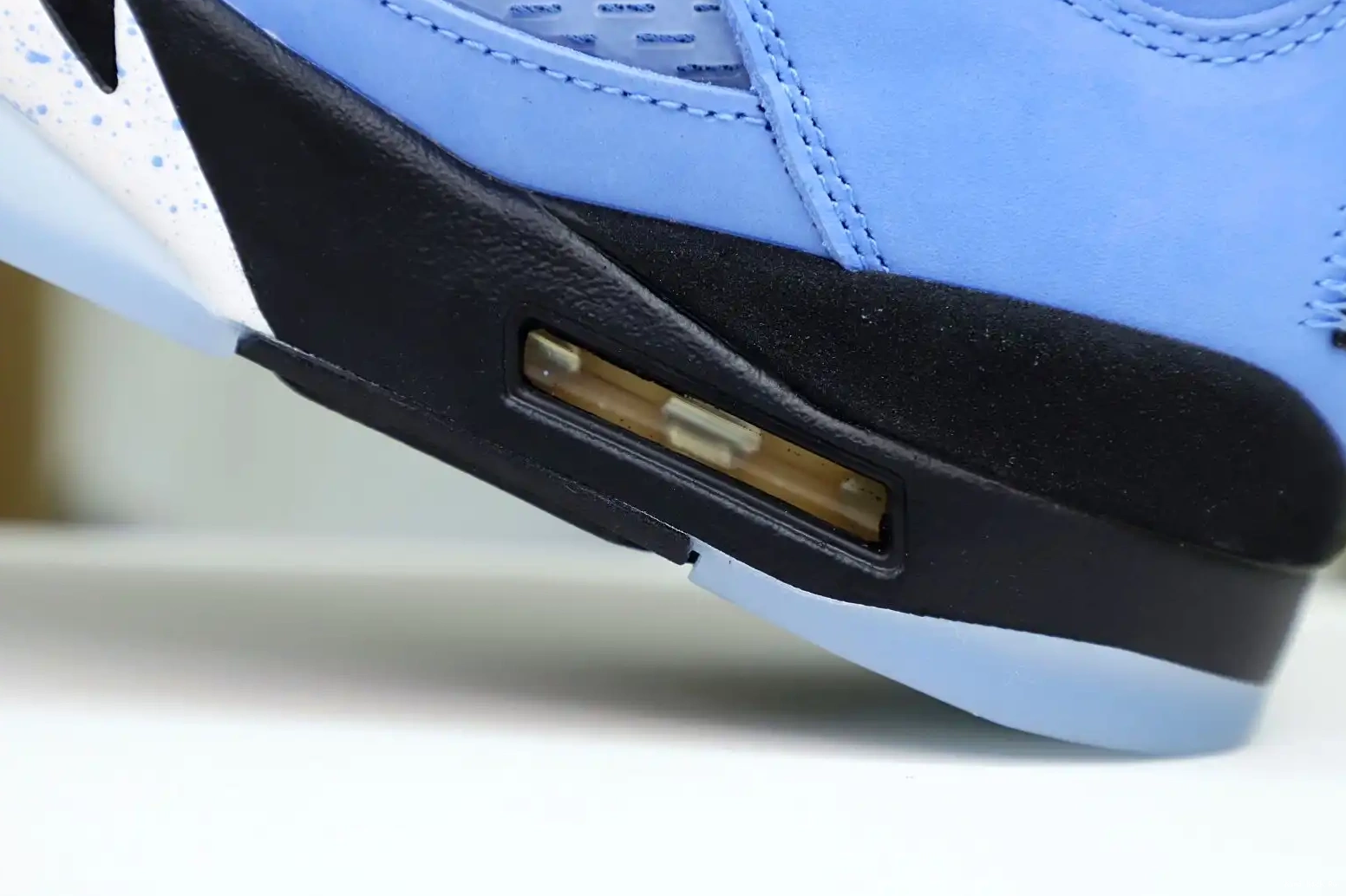 SE 401 BLEU UNIVERSITY JORDAN DV1310 AIR 5 BLACK-WHITE RETRO BLUE Kimikick 0511